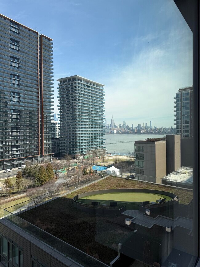 Building Photo - 75 Park Ln S