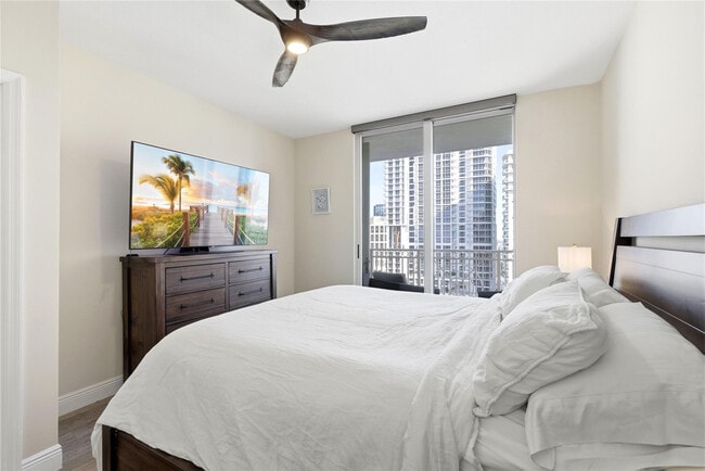 Building Photo - 511 SE 5 Ave