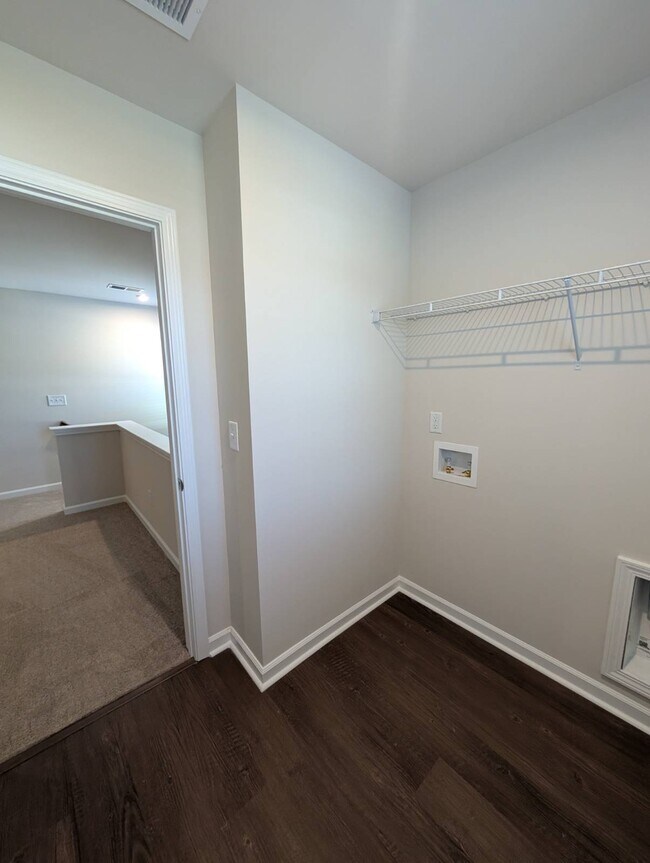 Building Photo - 985 Tess St