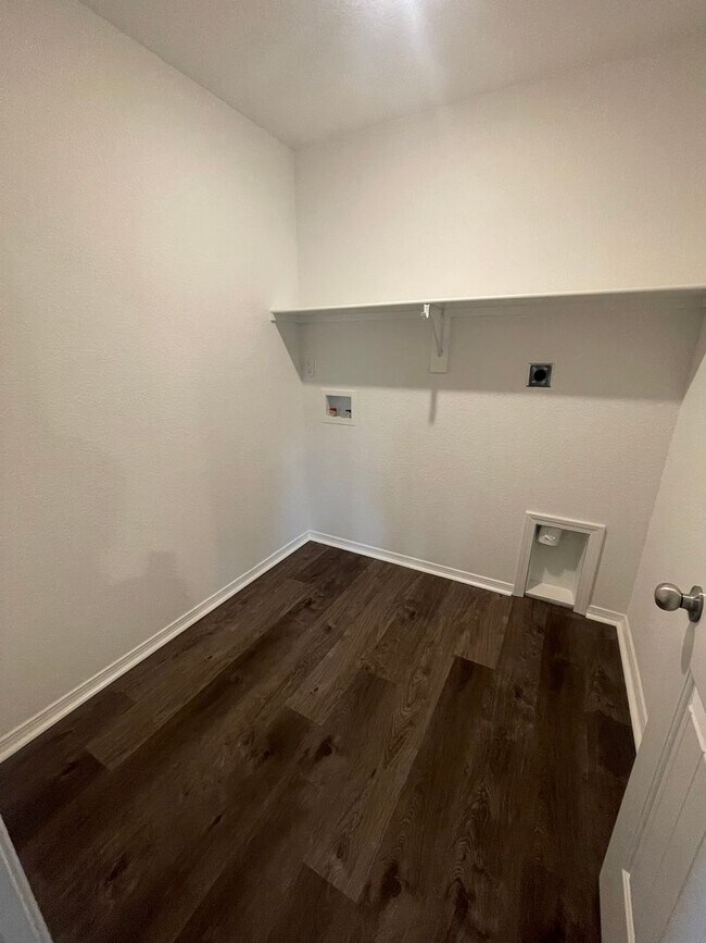 Building Photo - Home For Rent!