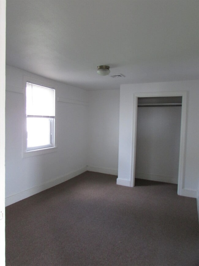 Building Photo - 418 N Earl St