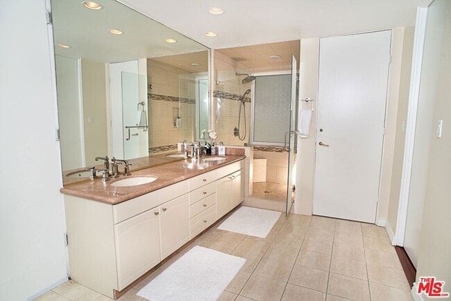 Building Photo - 3835 Sapphire Dr