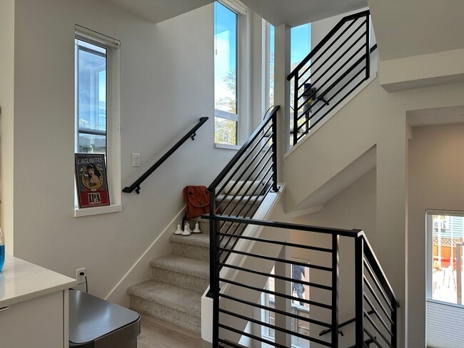 Building Photo - Centrally Located Capitol Hill 2-Bedroom with Rooftop Deck and Parking - Pet-Friendly!