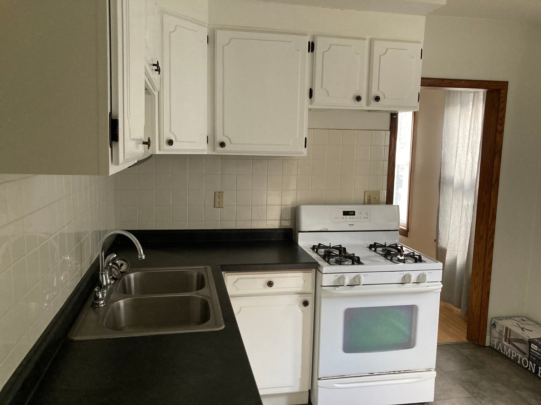 Building Photo - 712 6th St NE