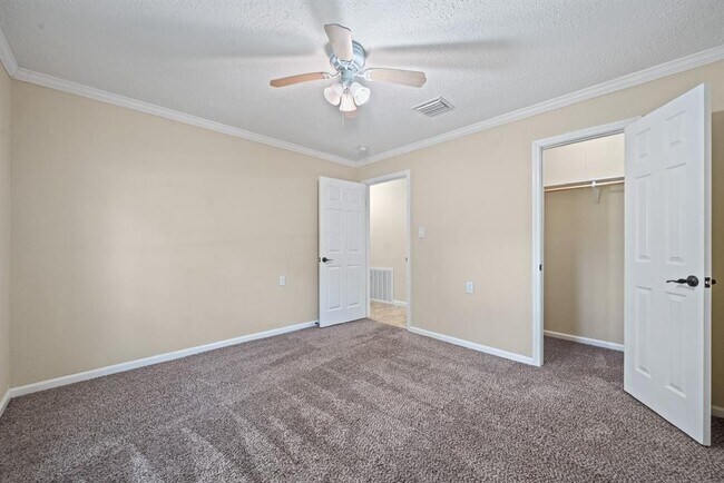 Building Photo - 5123 Shady Oaks Ln