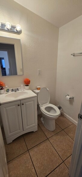 Building Photo - 44034 Carolside Ave