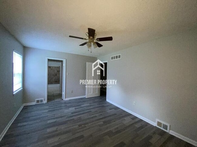 Building Photo - 3401 Hanna Dr