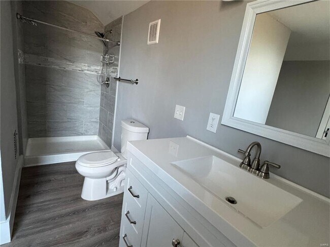 Building Photo - 729 Luckystone Ave