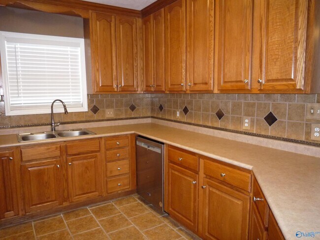 Building Photo - 16656 Bellewood Dr