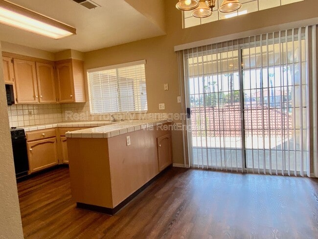 Building Photo - 8153 N Cedar Ave