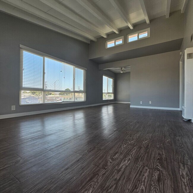 Primary Photo - Beautiful Spacious 1 Bed/1 Bath Apartment ...