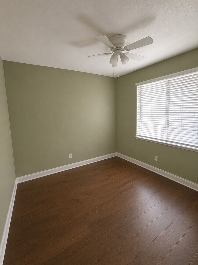 Building Photo - 742 Rambleton Dr