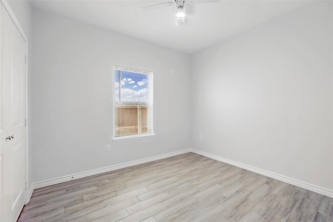 Building Photo - 16884 Kempwood