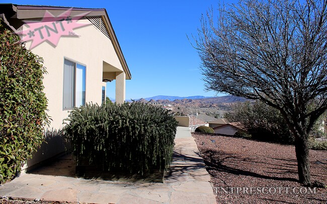 Building Photo - Home in Cliff Rose HOA ~ Winter Special!!