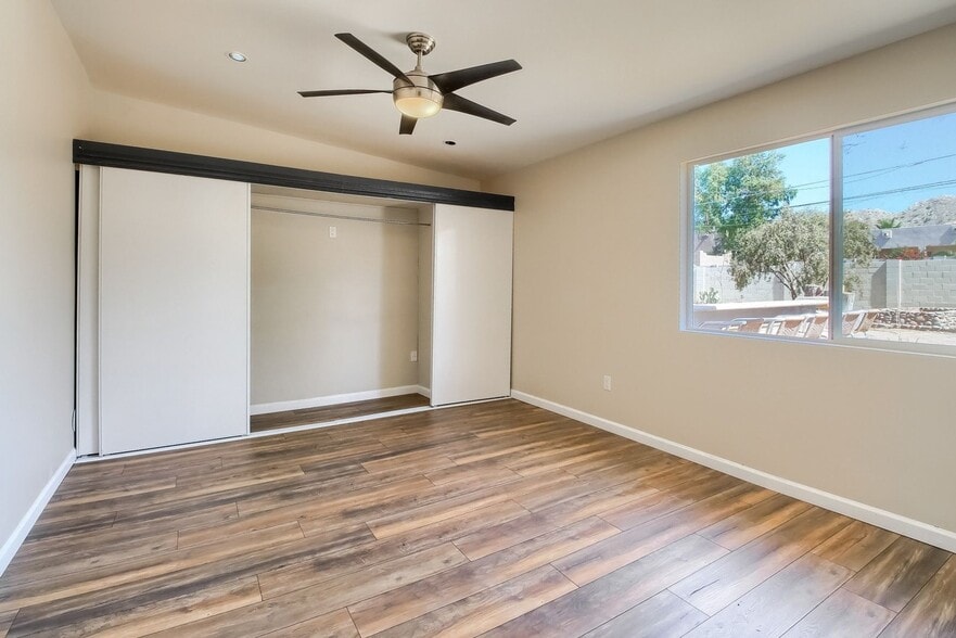 Building Photo - 2618 E Sweetwater Ave