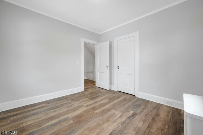 Building Photo - 5 Gates Ave