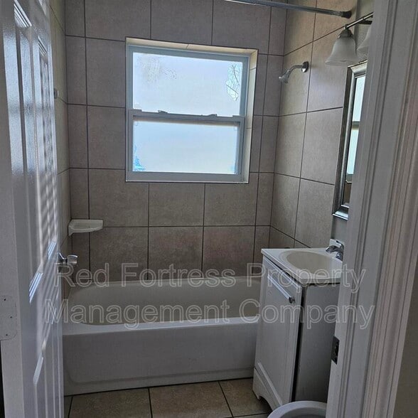 Building Photo - 2721 Elmwood St