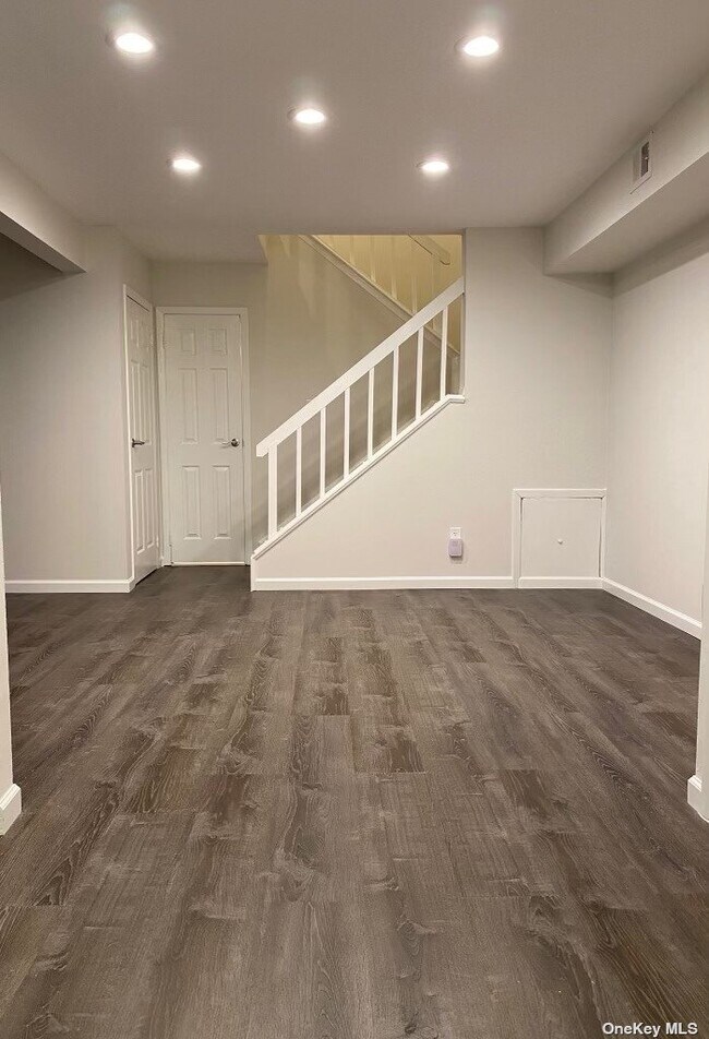 Building Photo - 232 Springmeadow Dr