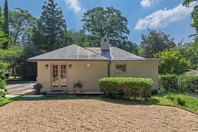 Building Photo - 2538 Parkside Dr NE