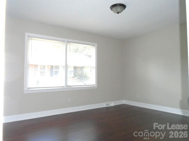 Building Photo - 1500 Woodhill Ln