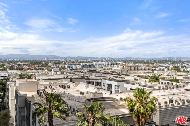 Building Photo - 13650 Marina Pointe Dr