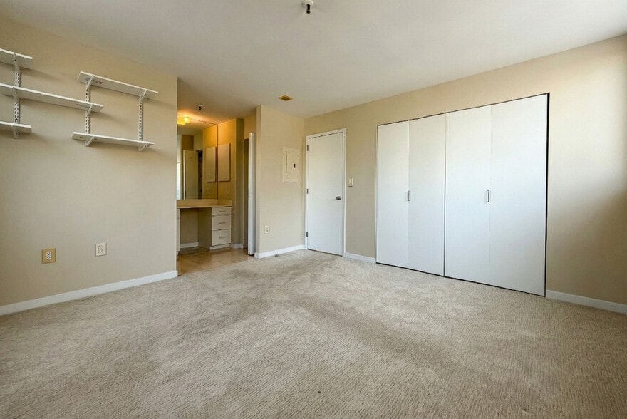 Building Photo - 4 Canal Park