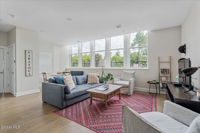 Building Photo - 77 Van Dam St