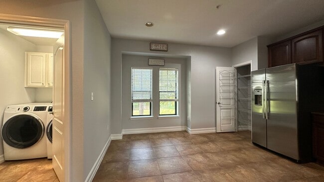 Building Photo - 3720 Messina Dr