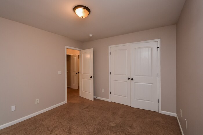 Building Photo - 935 Justice Dr