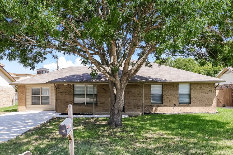 Primary Photo - 611 Stell Ave