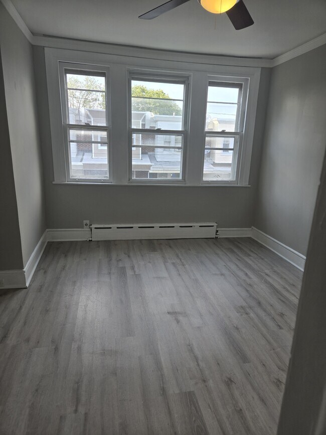 Building Photo - 264 Linton St
