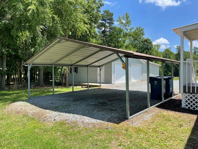 Building Photo - Beautiful 3 Bed, 2.5 Bath Home located in ...