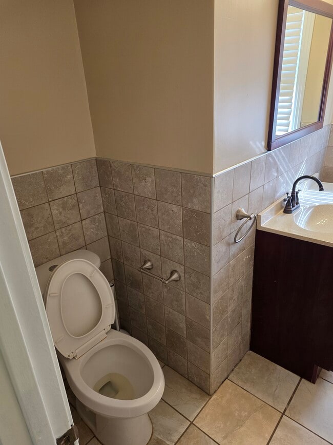 Building Photo - 3009 Sunnyview Dr