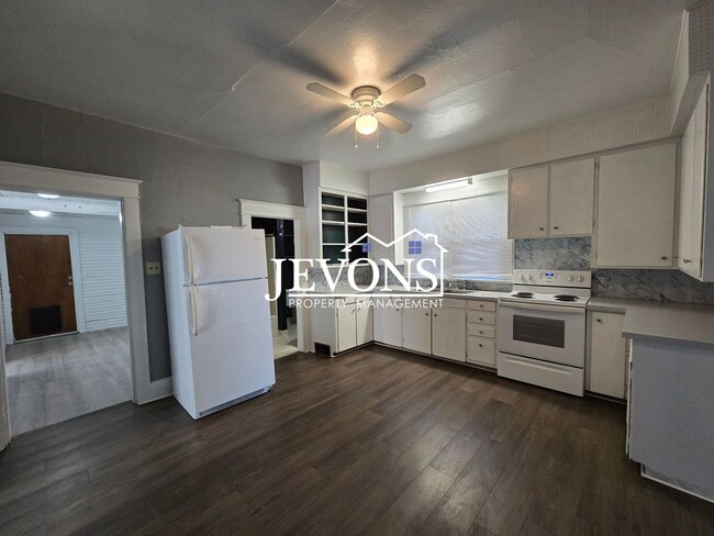 Building Photo - $250 Rent Credit - Cozy 3-bedroom home nea...