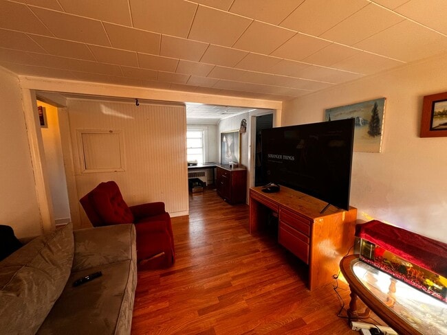 Building Photo - 9 Elsmere Ave