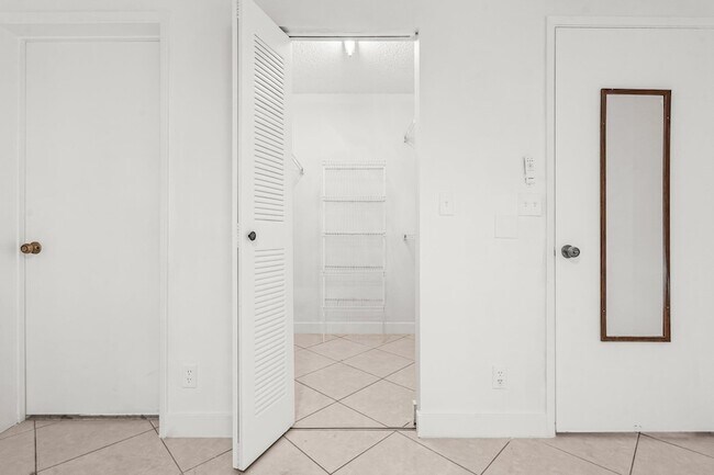 Building Photo - 7301 Amberly Ln