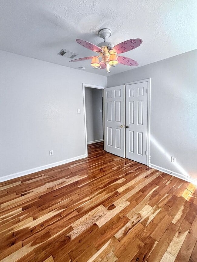 Building Photo - 4330 Meadow Springs Dr