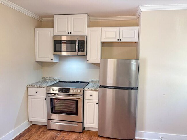 Building Photo - 14 Laurie St