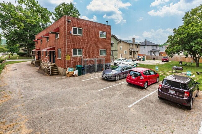 Building Photo - 5425 Stewart Ave