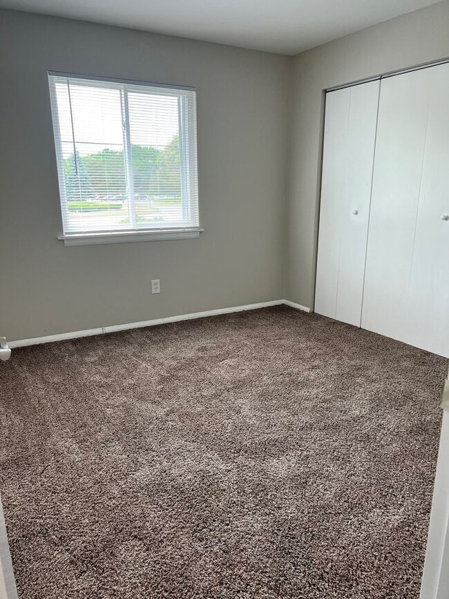 Building Photo - Charming Two-Bedroom Two Bathroom Apartment in Prime Chesterton Location!