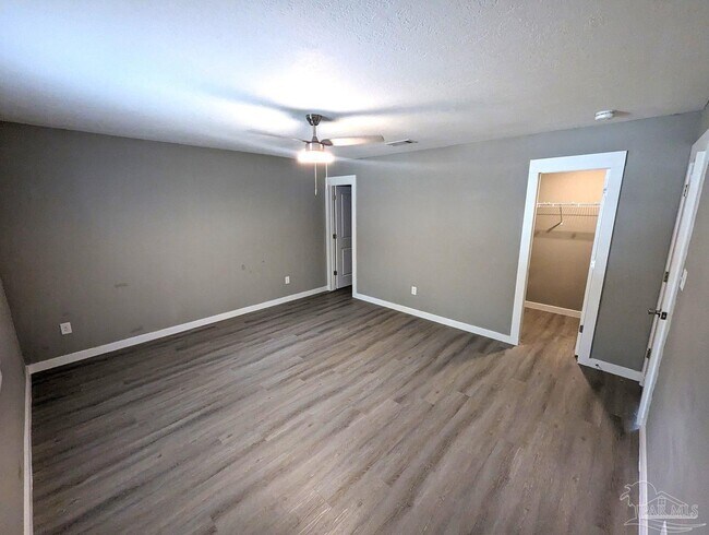 Building Photo - 6045 Hamilton Bridge Rd