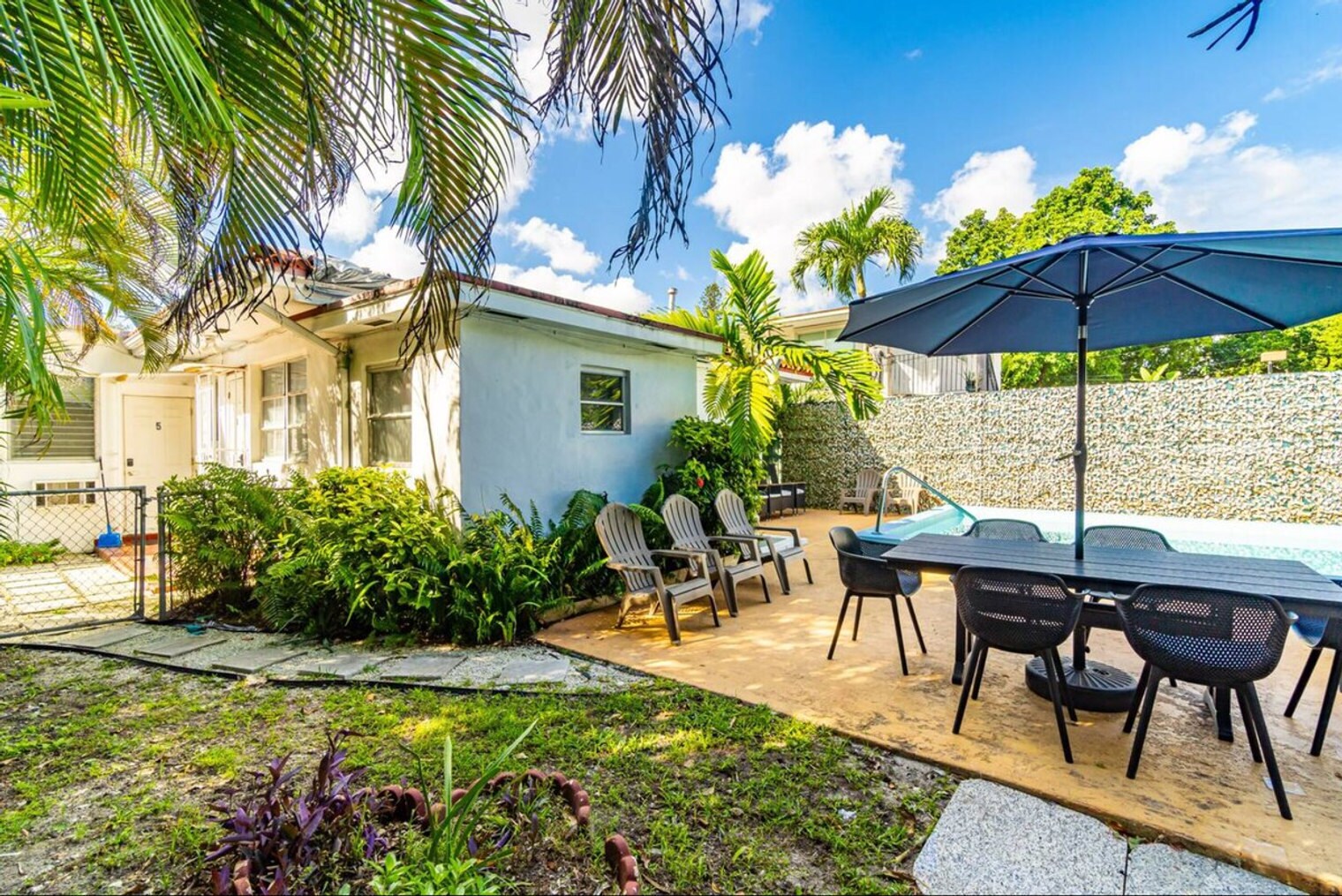 Building Photo - 975-977 Southwest 10th Street-SI ID1324004P