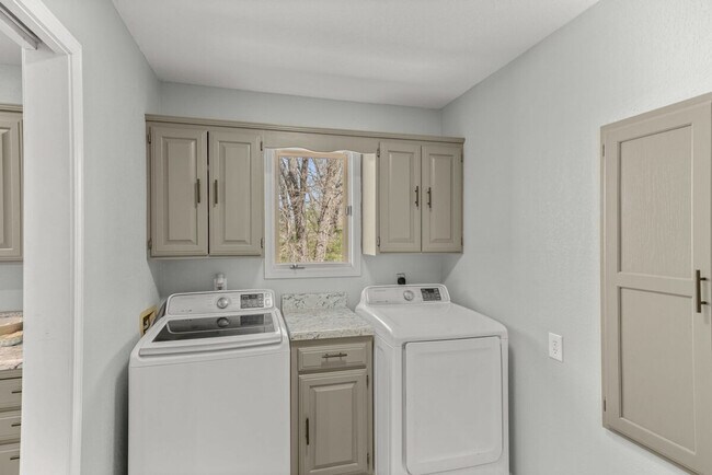 Building Photo - 2 Felton Ln