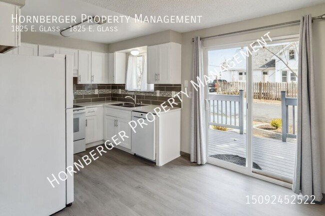 Building Photo - Newly Remodeled 2 Bed 1 Bath Unit!