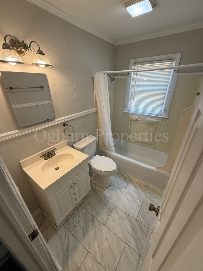 Building Photo - 651 S Sunset Dr