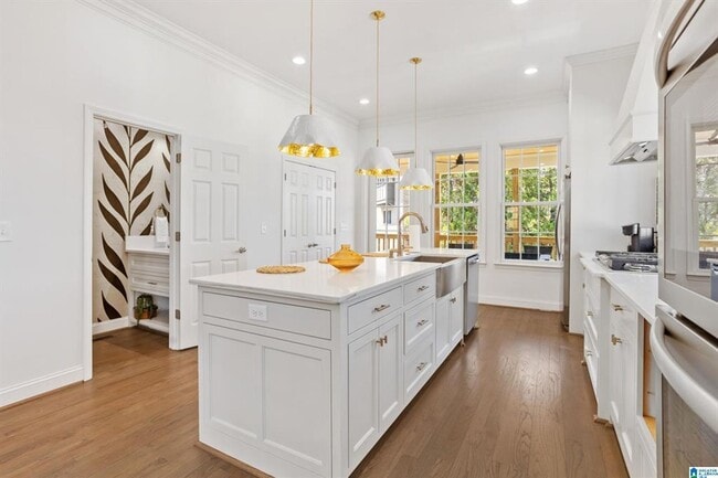 Building Photo - Luxurious 3-Bed Townhouse on Red Mountain