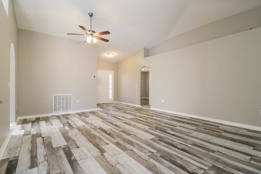 Building Photo - 2114 Nicollett Way