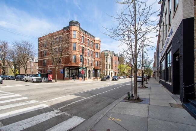 Building Photo - 1143 W Armitage Ave
