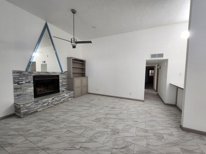 Building Photo - 112 Canyon View Ct NE