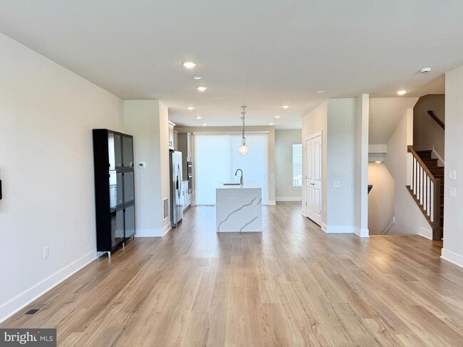 Building Photo - 1745 Riverbluff Ave